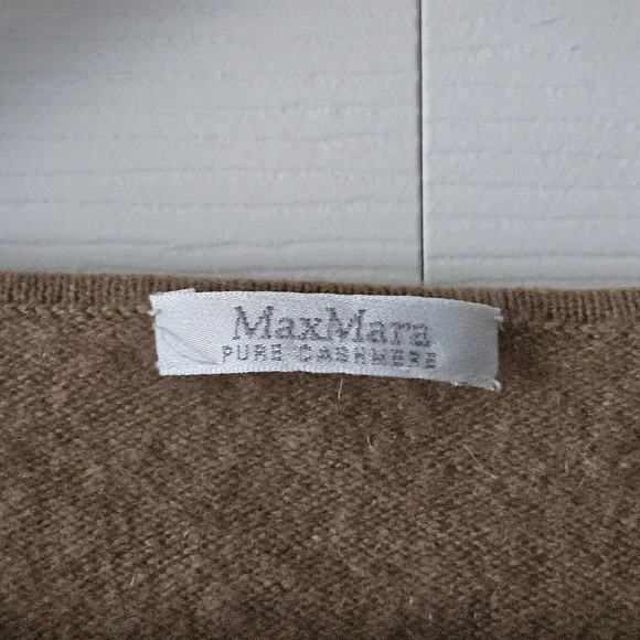 MaxMara Cashmere V-Neck Crop Sweater - Picture 7 of 7